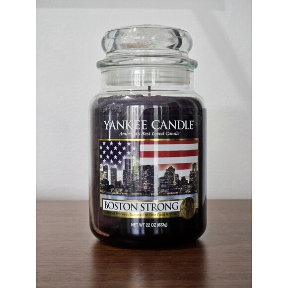 Yankee Candle Boston Strong 2013, Never Burned - Picture 1 of 4